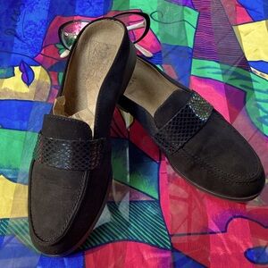 NATURALIZER Black Slip-On Loafers 👞 Size 8.5M Gently Used